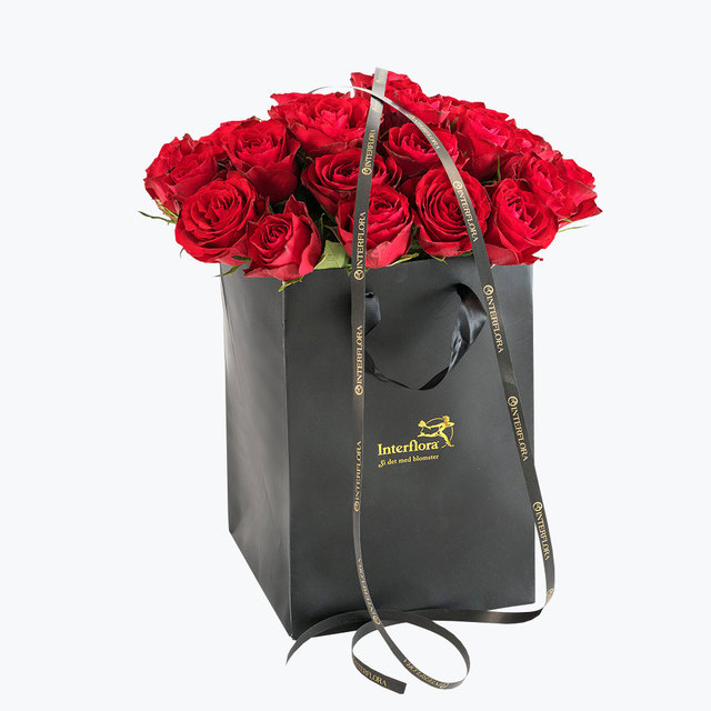 30 røde roser i gavepose